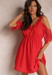 Czerwona Rozkloszowana Sukienka Mini z Gumką w Talii i Hiszpańskimi Rękawami z Koronką Carolta. Czerwone sukienki Renee, na imprezę, na lato, l, bez wzorów, z koronki, bez kołnierzyka, bez ramiączek, mini, rozkloszowane. Za 69.99 zł.