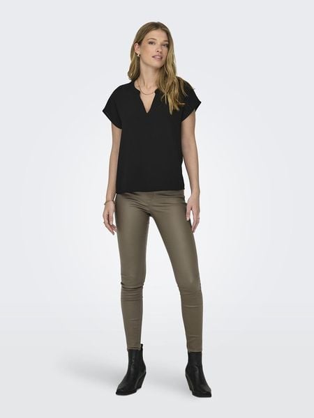 JDY Bluzka w kolorze czarno-białym rozmiar: 34. Czarne bluzki JDY, bez wzorów, bez kołnierzyka, bez ramiączek. Za 39.31 zł.