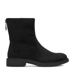 Botki Clara Barson. Czarne botki Clara Barson, bez wzorów, bez obcasa, na płaskiej podeszwie, bez zapięcia. Za 149.99 zł.
