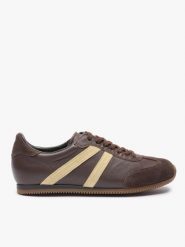 Brązowe półbuty sportowe z jasnożółtym paskiem. Brązowe obuwie sportowe Ryłko, ze skóry, bez zapięcia. Za 449.99 zł.