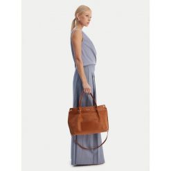 Torebka Armani Exchange. Brązowe torebki klasyczne Armani Exchange, bez wzorów, bez dodatków. Za 819.99 zł.