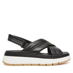 Sandały Clarks. Czarne sandały Clarks, bez wzorów, bez obcasa, na koturnie, bez zapięcia. Za 379.99 zł.