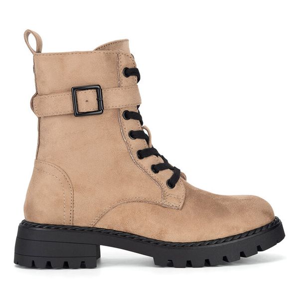 Trzewiki DeeZee. Brązowe botki DeeZee, bez wzorów, bez obcasa, na płaskiej podeszwie, bez zapięcia. Za 129.99 zł.