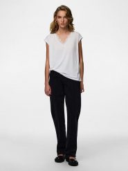 Pieces Koszulka "Kamala" w kolorze białym rozmiar: S. Białe bluzki Pieces, s, bez wzorów, z koronki, bez kołnierzyka, bez ramiączek. Za 79.21 zł.