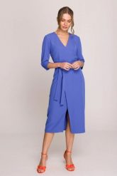 Elegancka sukienka midi z dekoltem V i rozcięciem niebieska. Niebieskie sukienki Stylove, do pracy, uniwersalny, bez wzorów, z elastanu, biznesowe, bez kołnierzyka, dla wysokich, bez ramiączek, midi, dopasowane. Za 429.00 zł.
