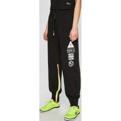 Puma - Spodnie x SG. Spodnie dresowe Puma. W wyprzedaży za 259.90 zł.