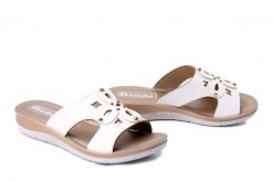 INBLU BV-45 001 biały, klapki damskie. Białe klapki Inblu, bez wzorów, bez obcasa. Za 77.99 zł.