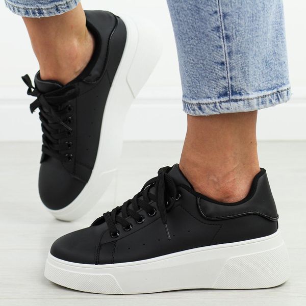 Czarne sportowe buty damskie McBraun 23290. Czarne obuwie sportowe McBraun, na jesień, z jeansu, bez zapięcia. Za 99.00 zł.