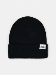 Czapka beanie z naszywką - czarny. Czarne czapki Sinsay, z aplikacjami. Za 9.99 zł.