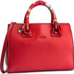 Torebka LIU JO - M Satchel Zip A19093 E0040 Chili Pepper 91761. Czerwone torebki klasyczne Liu Jo, bez wzorów, ze skóry ekologicznej, bez dodatków. W wyprzedaży za 419.00 zł.