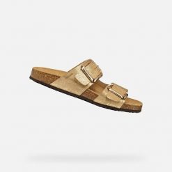 Sandały damskie Geox Brionia. Żółte sandały Geox, bez wzorów, z materiału, eleganckie, bez obcasa, bez zapięcia. Za 382.40 zł.