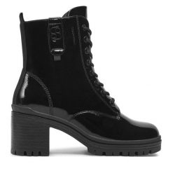 Botki s.Oliver. Czarne botki S.Oliver, bez wzorów, bez obcasa, na słupku, bez zapięcia. Za 299.99 zł.