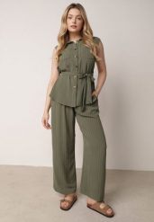 Ciemnozielony Wiskozowy Komplet Szerokie Spodnie i Koszula Bez Rękawów z Wiązaniem Zanran. Zielone koszule Born2be, l, bez wzorów, z tkaniny, eleganckie, bez kołnierzyka, bez ramiączek. Za 139.99 zł.