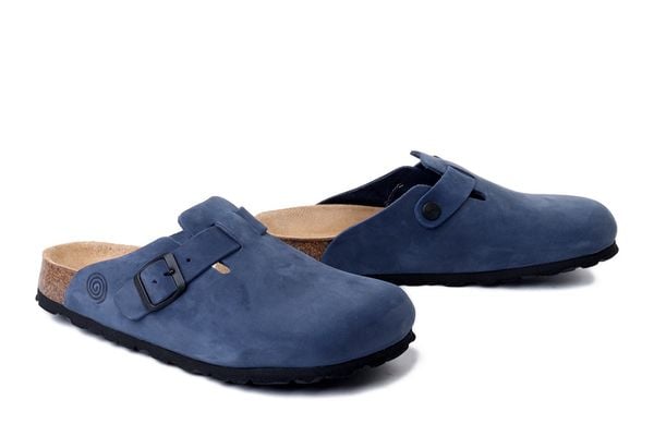 DR. BRINKMANN 600177-05 navy, klapki damskie. Niebieskie klapki Dr. Brinkmann, bez wzorów, ze skóry, bez obcasa. Za 309.90 zł.