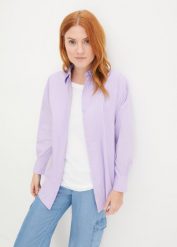 Bluzka oversize. Białe bluzki bonprix, bez wzorów, z tkaniny, bez kołnierzyka, bez ramiączek. Za 79.99 zł.