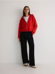 Rozpinana bluza z kapturem - czerwony. Czerwone bluzy Reserved, l, bez wzorów, z bawełny, z kapturem. W wyprzedaży za 59.99 zł.