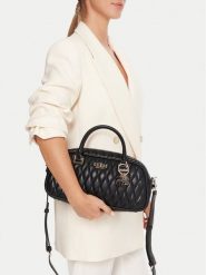 Guess Torebka Valla HWQG81 22050 Czarny. Czarne torebki klasyczne Guess, z aplikacjami, ze skóry, bez dodatków. Za 299.99 zł.