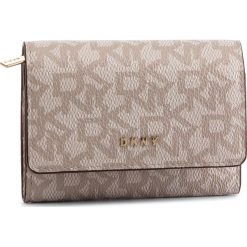 Mały Portfel Damski DKNY - R82ZJ503 Hmp Logo/Lat HOK. Brązowe portfele DKNY, bez wzorów, ze skóry ekologicznej. W wyprzedaży za 209.00 zł.