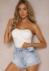 Niebieskie Szorty Denimowe High Waist z Wystrzępionymi Nogawkami Zimefia. Niebieskie szorty Renee, bez wzorów, rockowe, z podwyższonym stanem. Za 64.99 zł.