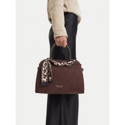 Torebka Nine West. Brązowe torebki klasyczne Nine West, bez wzorów, bez dodatków. Za 279.99 zł.