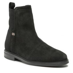 Botki Tommy Hilfiger. Czarne botki TOMMY HILFIGER, bez wzorów, bez obcasa, na płaskiej podeszwie, bez zapięcia. Za 373.99 zł.