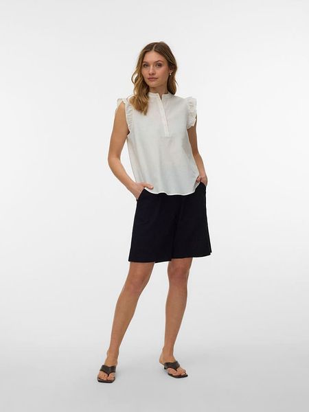 Vero Moda Bluzka w kolorze białym rozmiar: L. Białe bluzki Vero Moda, l, bez wzorów, z bawełny, bez kołnierzyka, bez ramiączek. Za 88.64 zł.