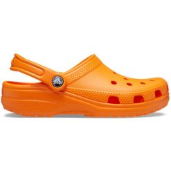 Klapki dla dorosłych Crocs Classic. Brązowe klapki Crocs, bez wzorów, bez obcasa. W wyprzedaży za 168.71 zł.