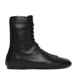 Botki GINO ROSSI. Czarne botki Gino Rossi, bez wzorów, bez obcasa, na płaskiej podeszwie, bez zapięcia. Za 429.99 zł.