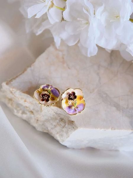 Lodie Silver Kolczyki-wkrętki z cyrkoniami rozmiar: onesize. Szare kolczyki Lodie Silver, z cyrkonią, z mosiądzu. Za 43.99 zł.