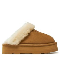 Kapcie Bearpaw. Brązowe obuwie domowe Bearpaw, bez wzorów, bez zapięcia. Za 399.99 zł.