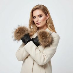 Brązowe Rękawiczki Luka-Pelli Skórzane Mitenki Z Naturalnym Futrem Jenota. Brązowe rękawiczki Luka-Pelli, bez wzorów, z futra, eleganckie. Za 249.00 zł.