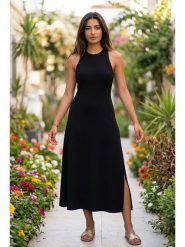 SOULSHAE Sukienka w kolorze czarnym rozmiar: XXL/3XL. Czarne sukienki SOULSHAE, xl, bez wzorów, z wiskozy, bez kołnierzyka, bez ramiączek, maxi. Za 134.95 zł.