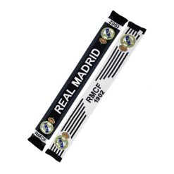 8. Szalik Z Dzianiny. Białe szaliki REAL MADRID, bez wzorów, z dzianiny. Za 236.99 zł.