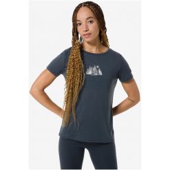 Koszulka SUPER.NATURAL W TOP MOUNTAIN ART TEE. Niebieskie koszulki sportowe super.natural, bez wzorów, bez ramiączek. Za 249.99 zł.
