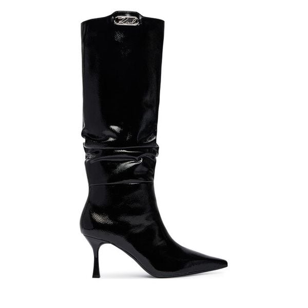 Kozaki KARL LAGERFELD. Czarne kozaki KARL LAGERFELD, bez obcasa, na szpilce, bez zapięcia. Za 1,449.00 zł.