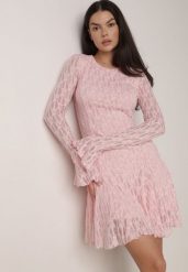 Różowa Sukienka Koronkowa z Rozkloszowanymi Rękawami Cinatea. Czerwone sukienki Born2be, na co dzień, l, bez wzorów, z koronki, bez kołnierzyka, bez ramiączek, mini, dopasowane. Za 149.99 zł.