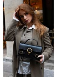 Victor & Hugo Paris Skórzana torebka "Sumy" w kolorze czarnym - 24 x 14 x 7 cm rozmiar: onesize. Czarne torby na ramię Victor & Hugo Paris, bez wzorów, z materiału, na ramię, bez dodatków. Za 260.99 zł.