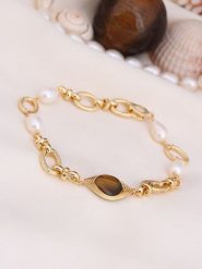 L'Atelier de Gaia Pozłacana bransoletka z tygrysim okiem i perłami rozmiar: onesize. Białe bransoletki L'Atelier de Gaia, z perłą, pozłacane. Za 105.88 zł.