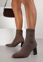 Brązowe Botki Vices na Geometrycznym Obcasie z Elastyczną Cholewką Adinelle. Brązowe botki Born2be, bez wzorów, bez obcasa, na obcasie, bez zapięcia. Za 129.99 zł.