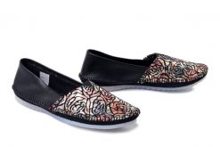 MACIEJKA 1930B-01/00-0 czarny + kwiaty, baleriny damskie. Czarne baleriny Maciejka, bez wzorów, ze skóry, bez obcasa. Za 219.90 zł.