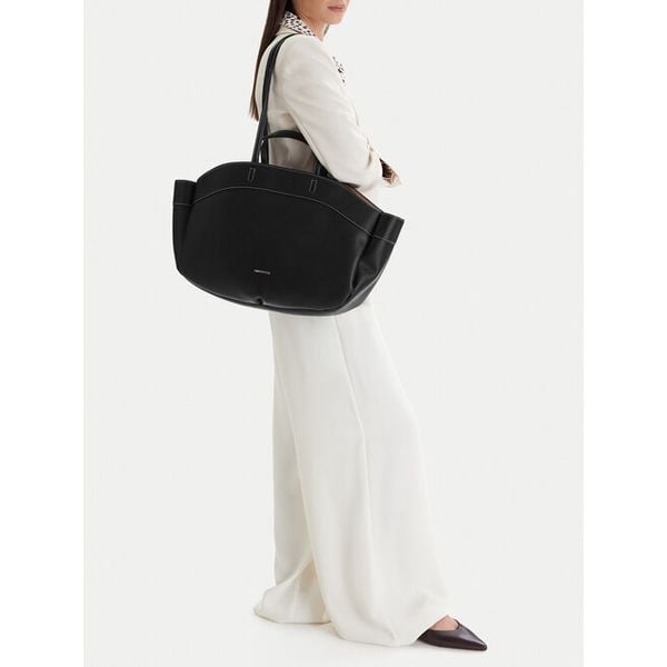 Torebka GINO ROSSI. Czarne shopper Gino Rossi, bez wzorów, bez dodatków. Za 279.99 zł.