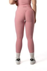 Damskie legginsy bezszwowe prążkowane z efektem scrunch – pudrowy róż. Czerwone legginsy AESTHETICWOLF, xl, bez wzorów, z dzianiny, z podwyższonym stanem, długie. Za 119.99 zł.