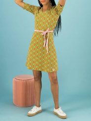 Blutsgeschwister Sukienka "Home Cute" w kolorze jasnozielonym ze wzorem rozmiar: XL. Zielone sukienki Blutsgeschwister, na co dzień, xl, bez wzorów, z bawełny, bez kołnierzyka, bez ramiączek, mini, proste. Za 131.74 zł.