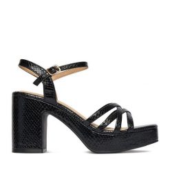 Sandały DeeZee. Czarne sandały DeeZee, bez wzorów, bez obcasa, na słupku, bez zapięcia. Za 139.99 zł.