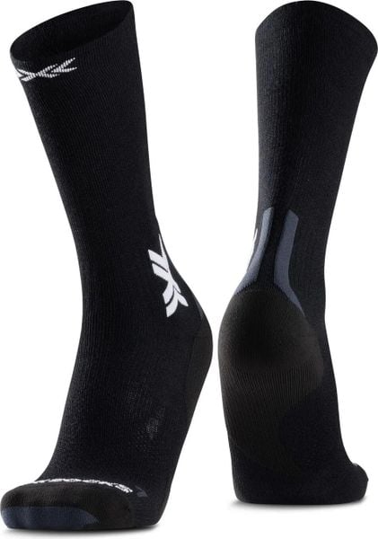 Skarpety do biegania X-Socks Run Discover Merino Crew. Czarne skarpety X Socks, bez wzorów, z materiału. Za 139.99 zł.