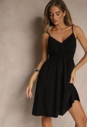 Czarna Kopertowa Sukienka z Wiskozy Lilisena. Czarne sukienki Renee, l, bez wzorów, z wiskozy, eleganckie, bez kołnierzyka, bez ramiączek, mini, kopertowe. Za 79.99 zł.