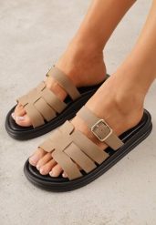 Ciemnobeżowe Klapki z Przekładanymi Paskami i Regulacją z Klamrą Celilye. Brązowe klapki Renee, bez wzorów, z koronki, bez obcasa, na płaskiej podeszwie. Za 79.99 zł.