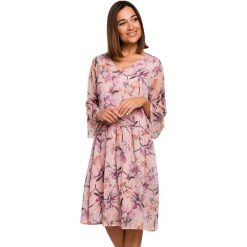 Stylove Sukienka w kolorze jasnoróżowym ze wzorem rozmiar: M. Różowe sukienki Stylove, m, bez wzorów, bez kołnierzyka, bez ramiączek, midi. Za 216.73 zł.