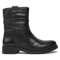 Botki Geox. Czarne botki Geox, bez wzorów, bez obcasa, na płaskiej podeszwie, bez zapięcia. Za 619.99 zł.