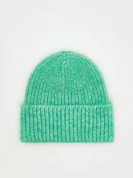 Czapka z domieszką wełny - jasnozielony. Zielone czapki Reserved, bez wzorów, z wełny. W wyprzedaży za 32.99 zł.